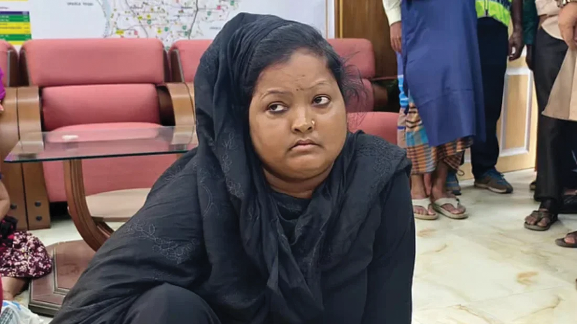 ৯৮ হাজার নেওয়ার পর আরও ৪ হাজার দাবি; অতঃপর আটক